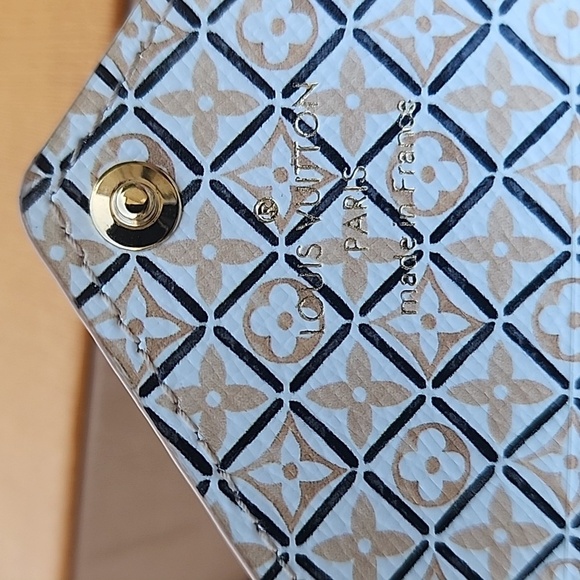 Louis Vuitton Kirigami Pochette in Beige, By the Pool Collection 2023 - Picture 6 of 7